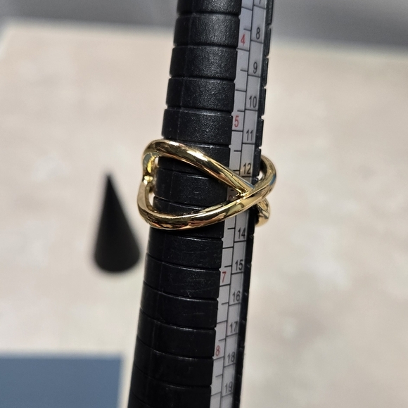 Fashione Gold Tone Simple Ring Size 6 - Picture 6 of 14